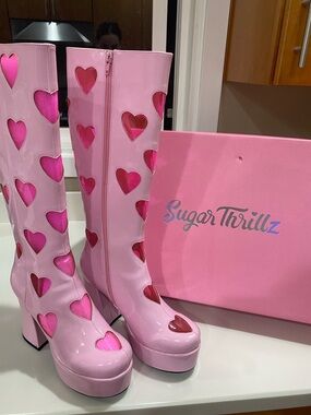 NIB Sugar Thrillz Sweet Retro Romance Go Go Boots Pink Size 9